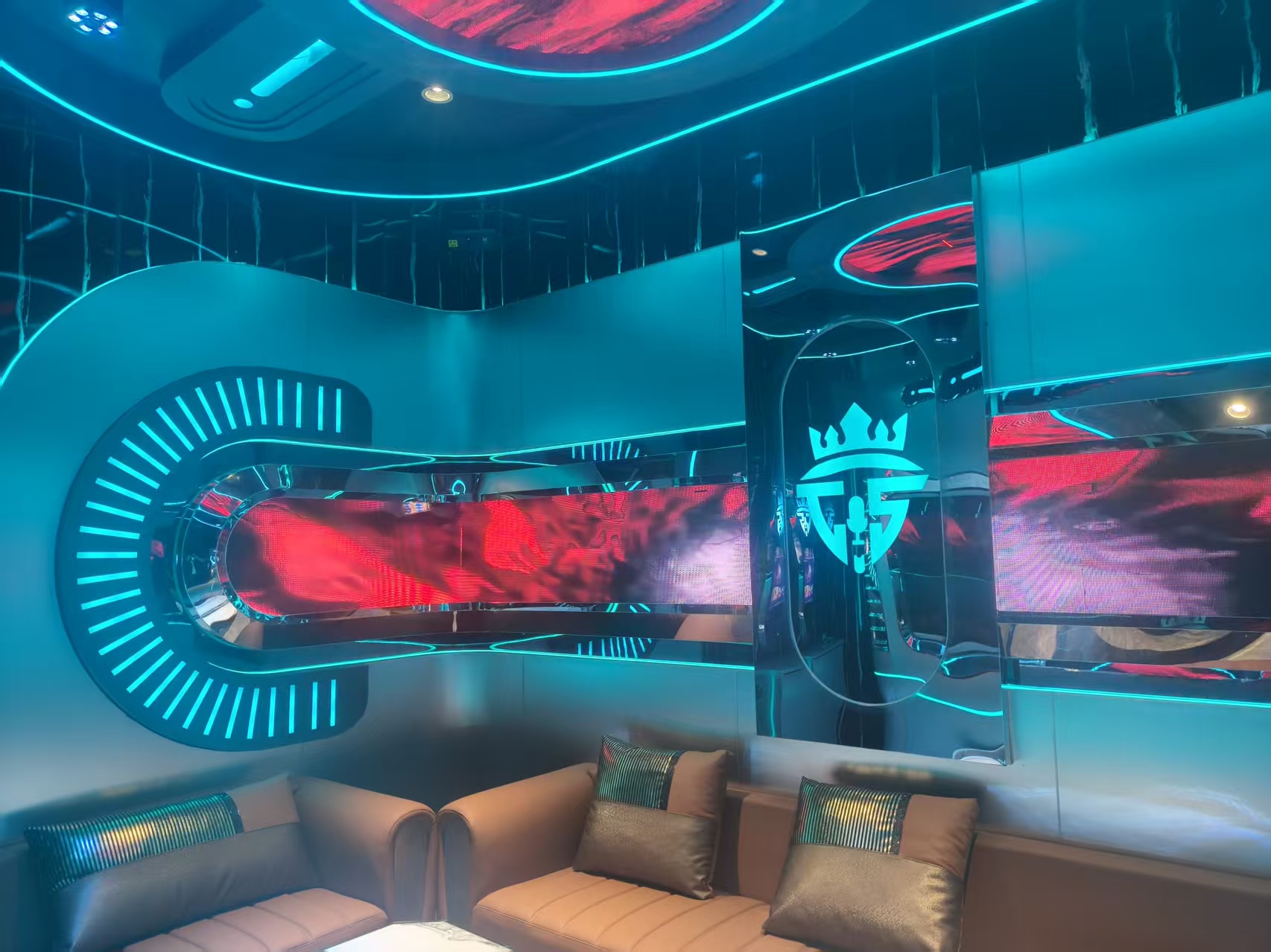 资阳潮尚 KTV 异形 LED 沉浸式氛围项目